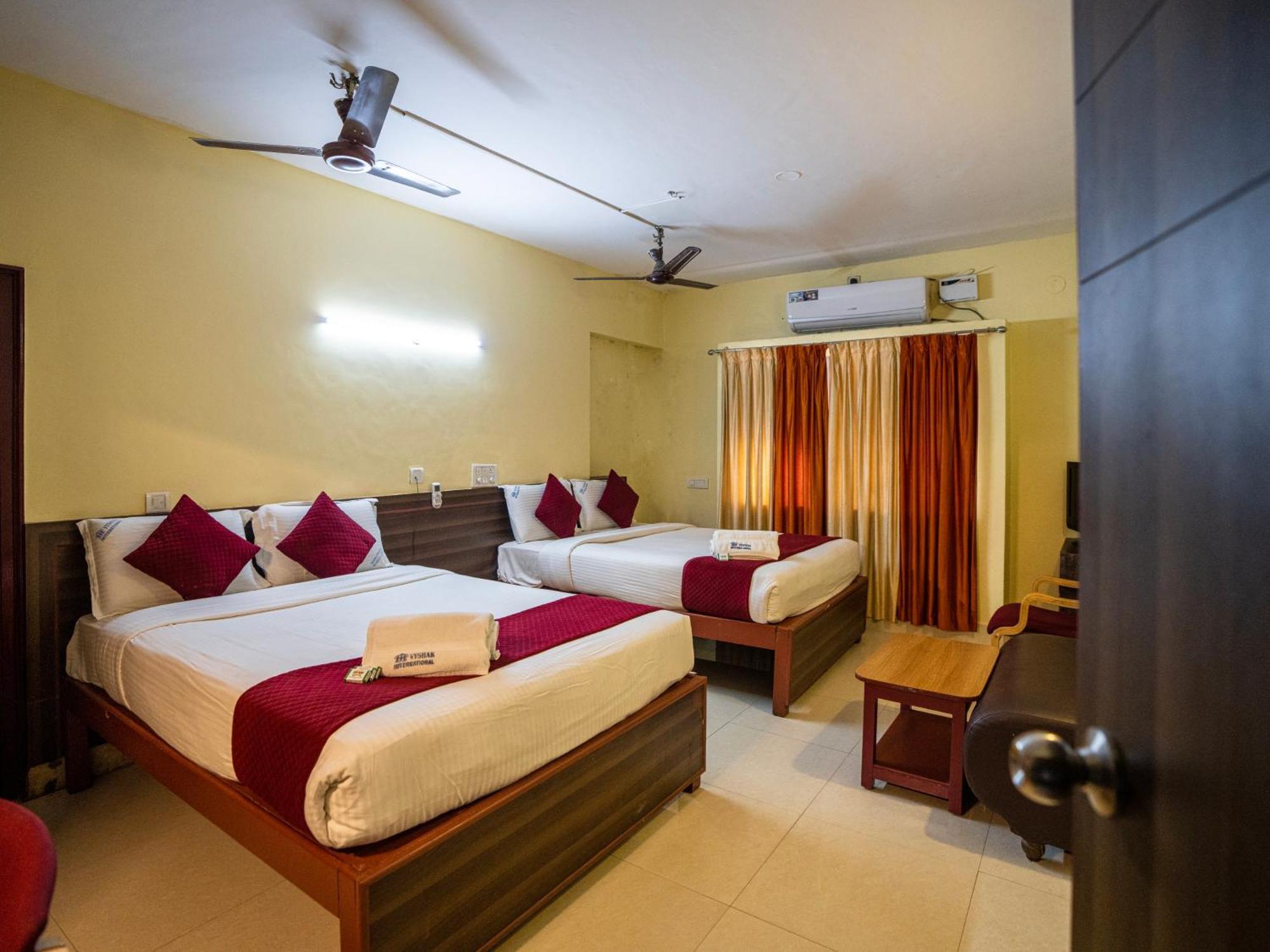 Hotel Vyshak International Майсур Экстерьер фото